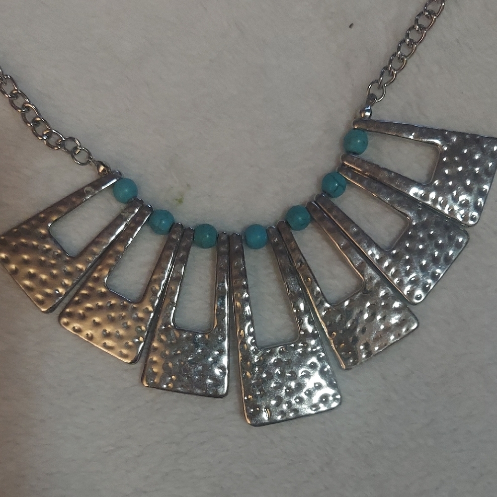 8/$10 Paparazzi Silver and Turquoise Geometric Necklace - Picture 5 of 5